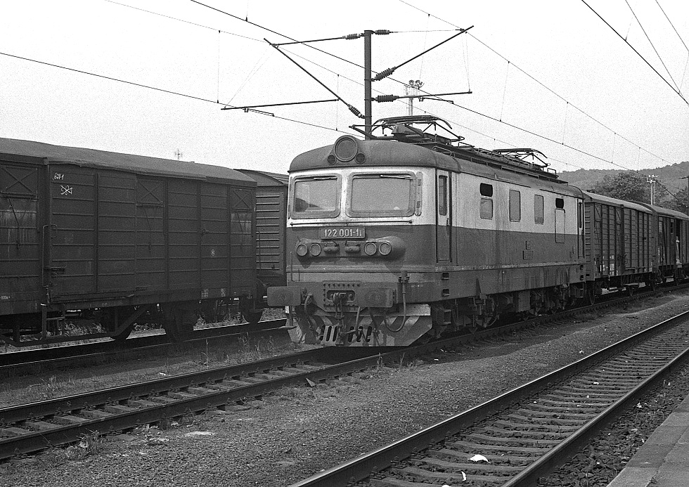 122 001-1
