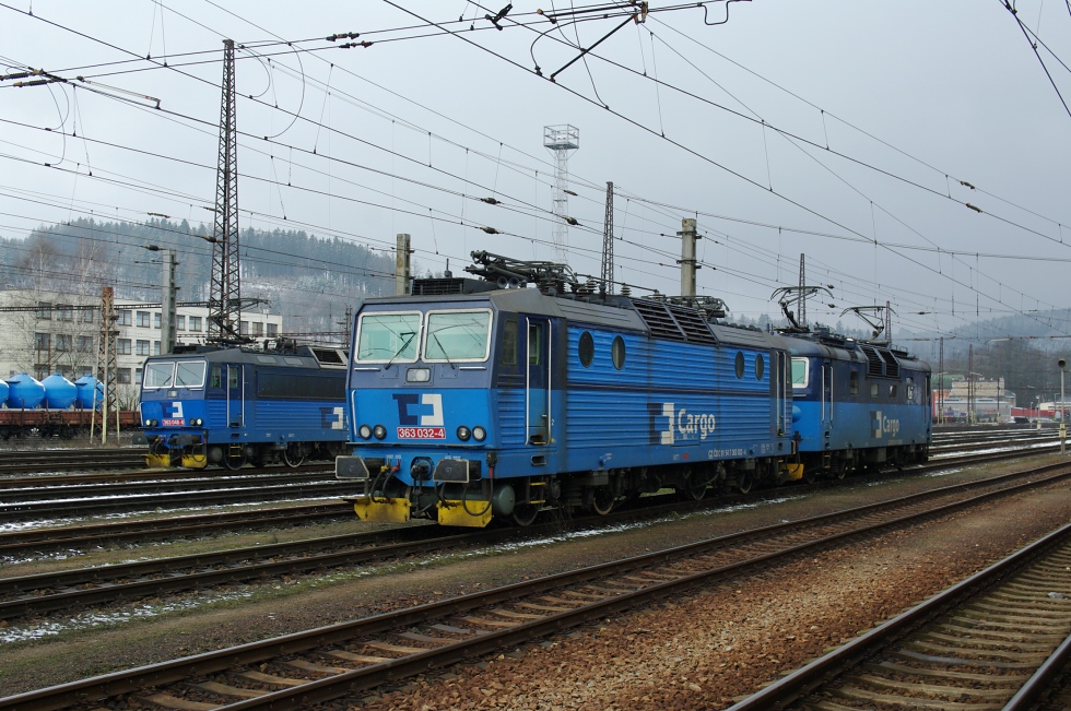 363 032-4