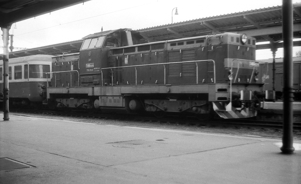 735 219-8
