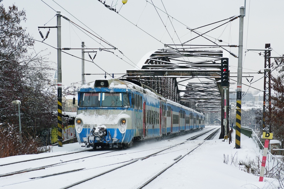451 041-8