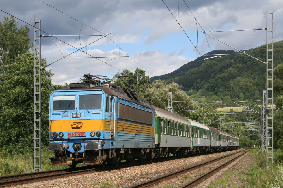 363 075-3