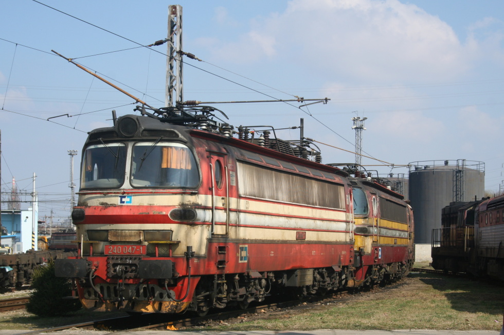 240 047-1