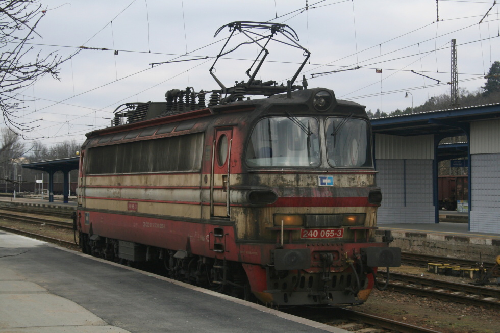 240 065-3
