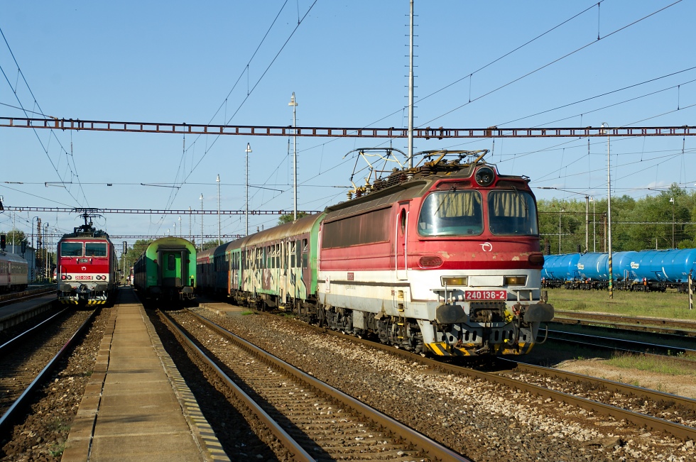 240 136-2