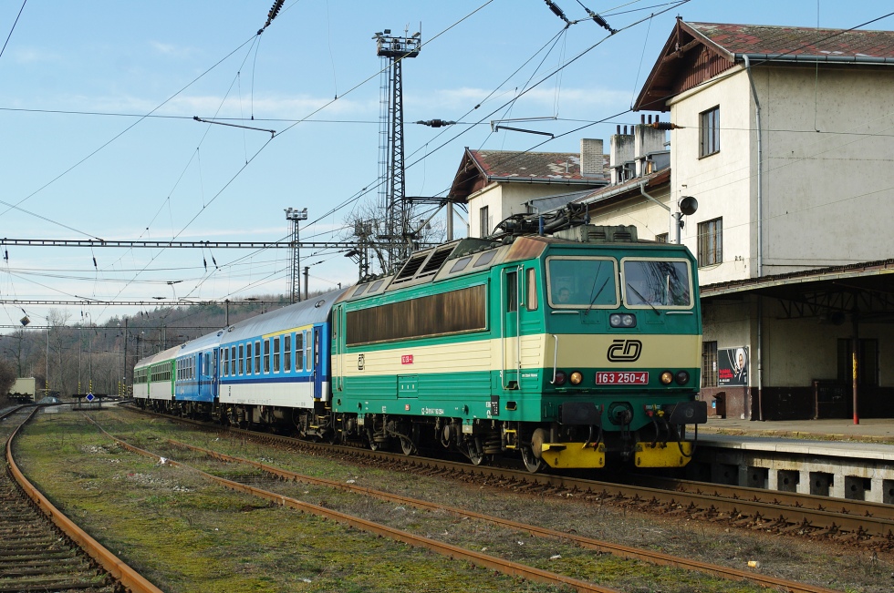 163 250-4