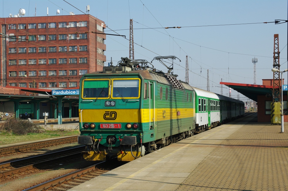 163 256-1