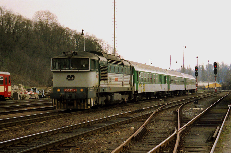 750 061-4