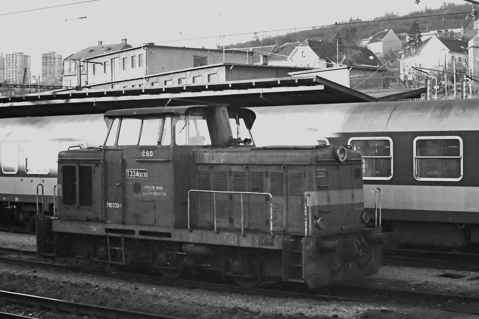710 030-8