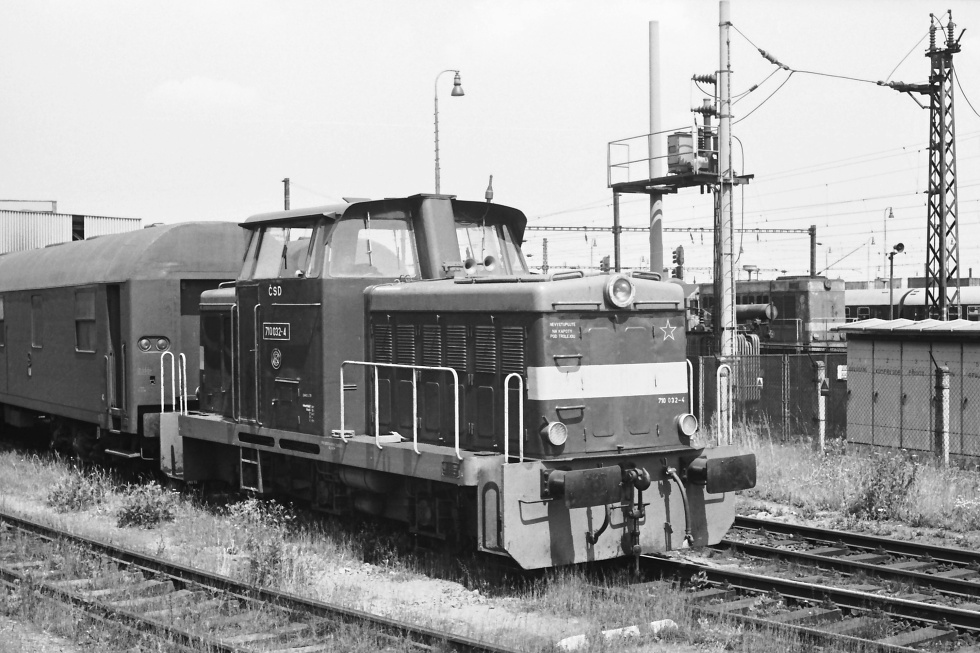 710 032-4