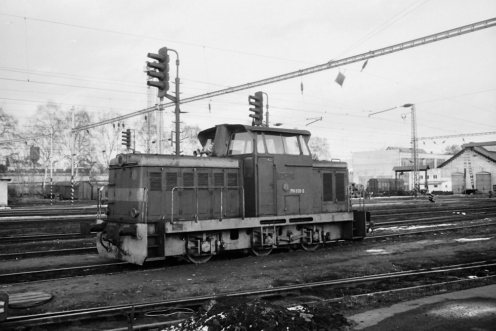 710 033-2