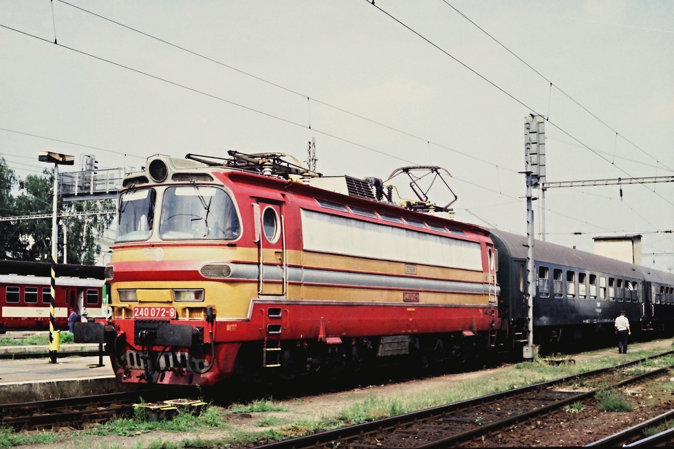 240 072-9