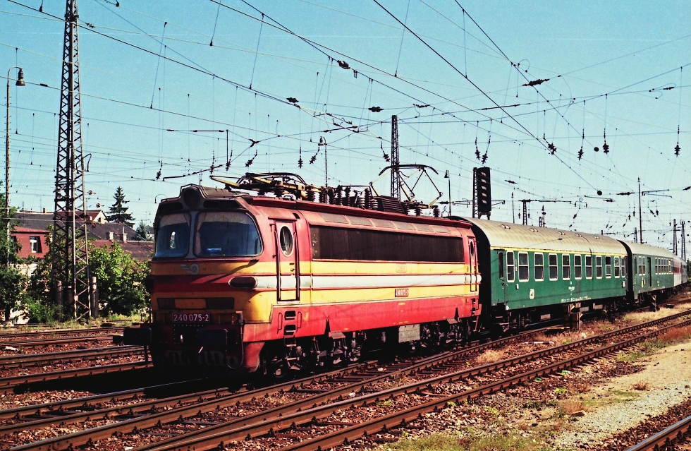 240 075-2