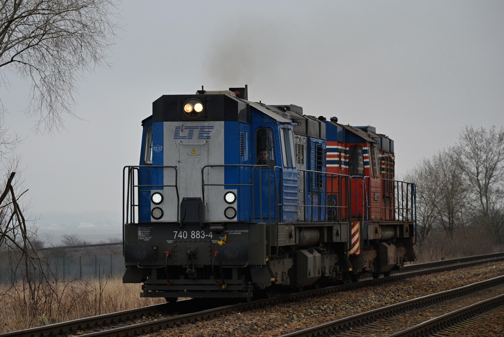 740 883-4