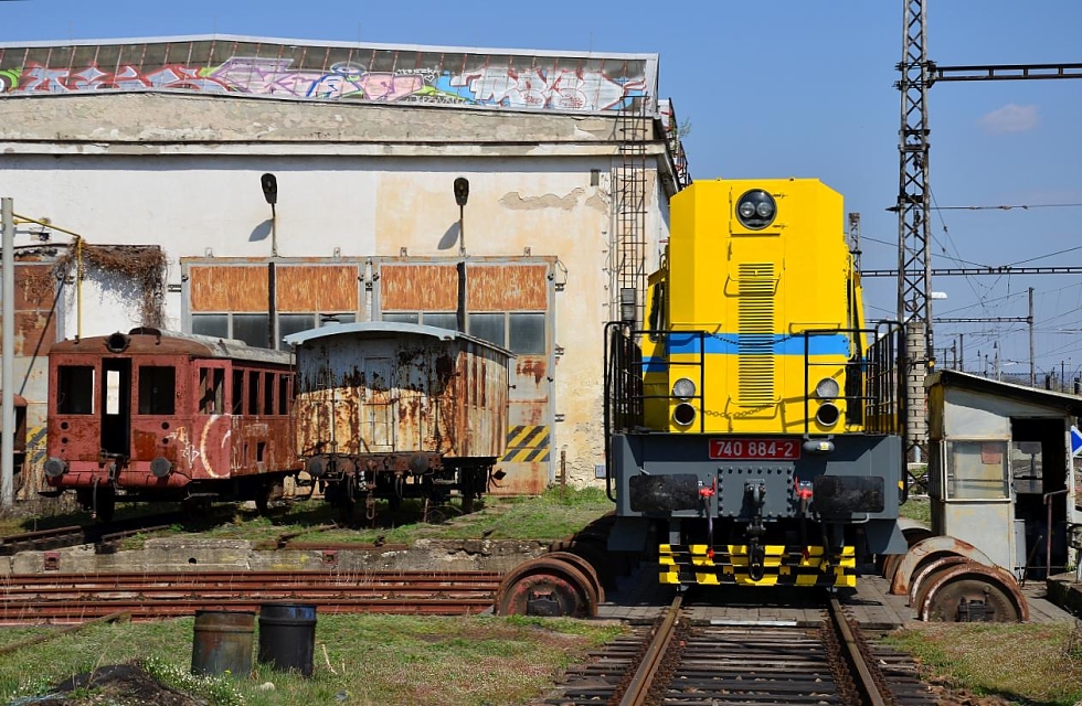 740 884-2