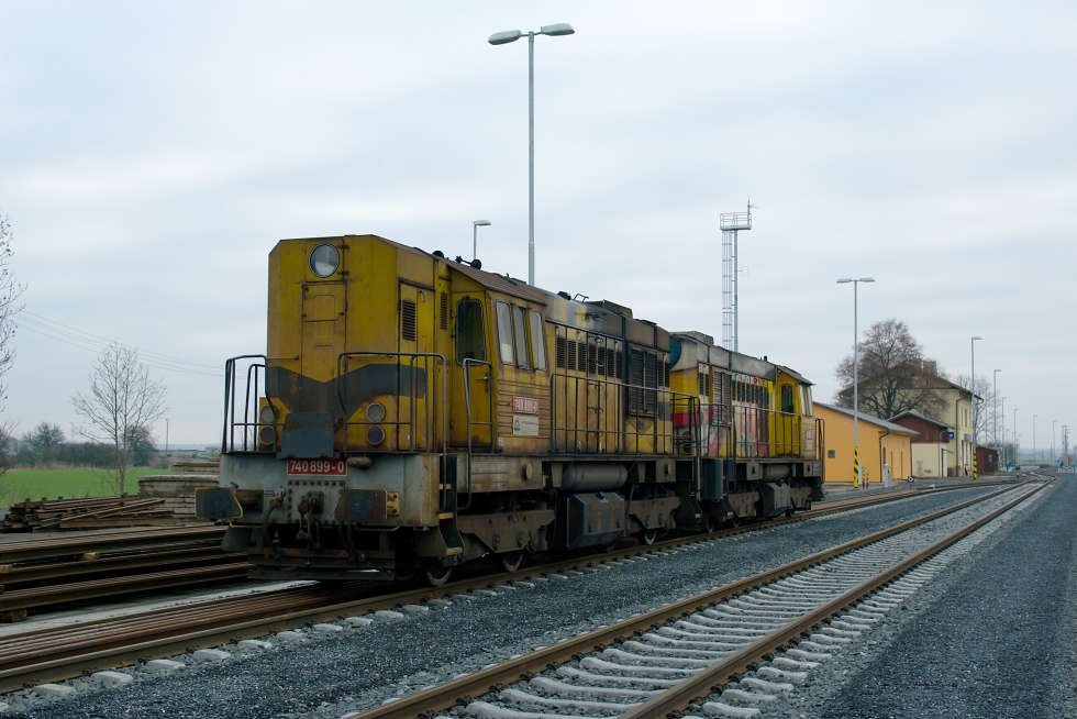 740 899-0