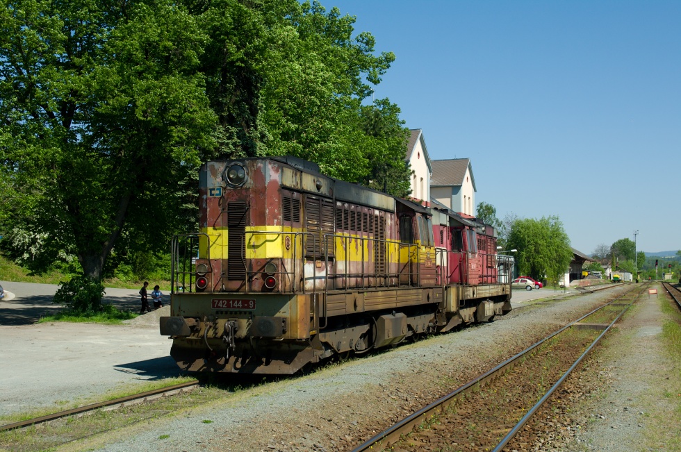 742 144-9