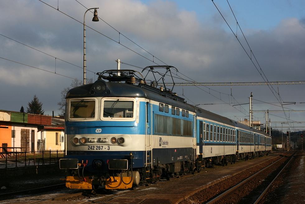 242 267-3