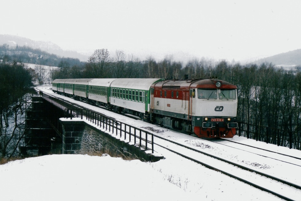 749 039-4