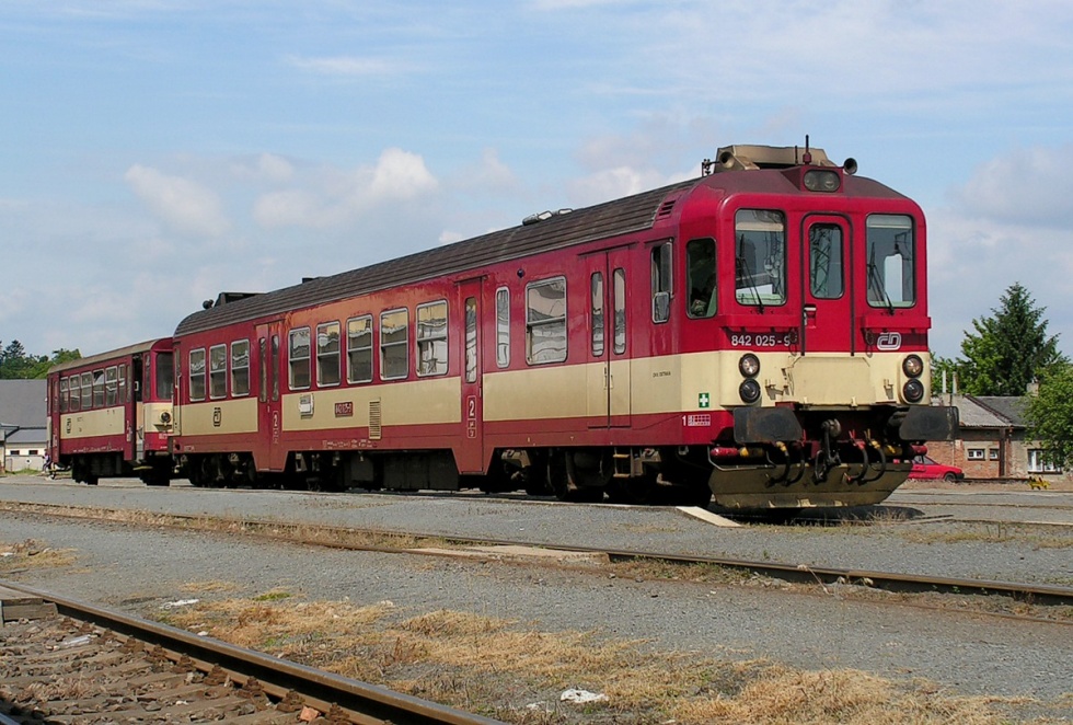 842 025-9