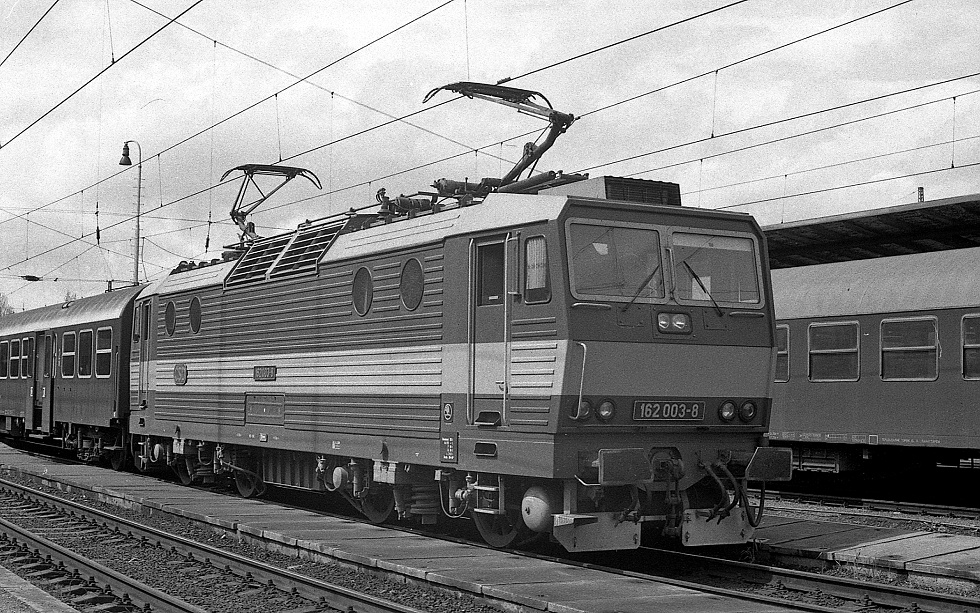 162 003-8