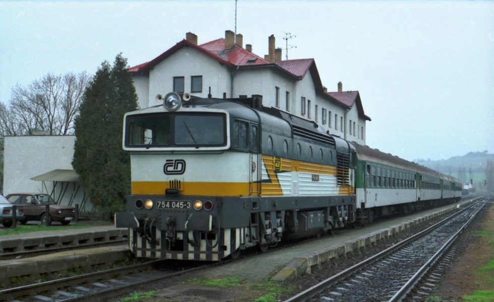 754 045-3
