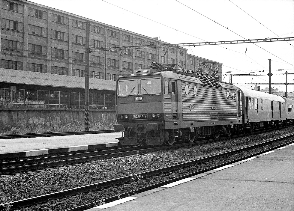 162 044-2