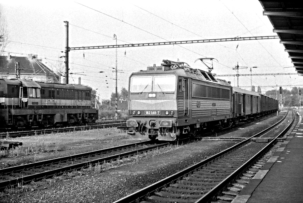 162 046-7