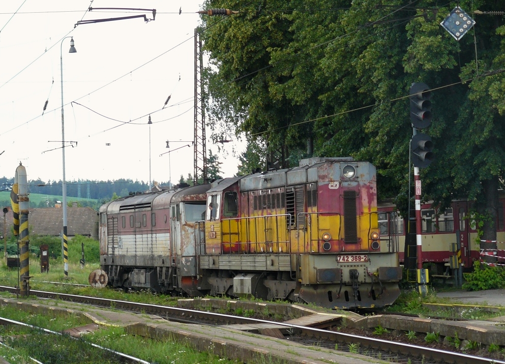 742 369-2