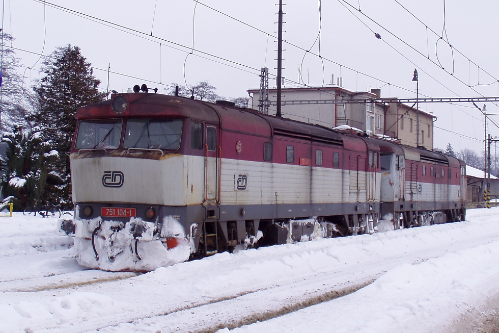 751 104-1