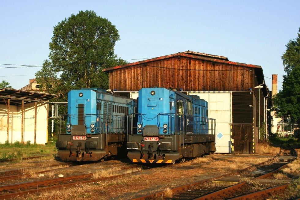 742 442-7