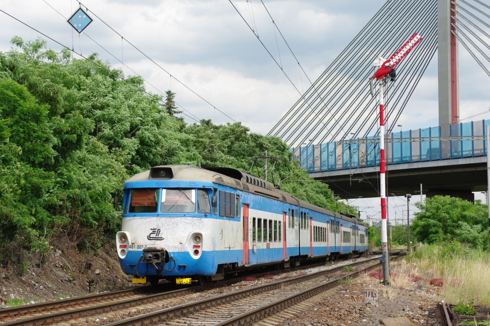 451 027-7
