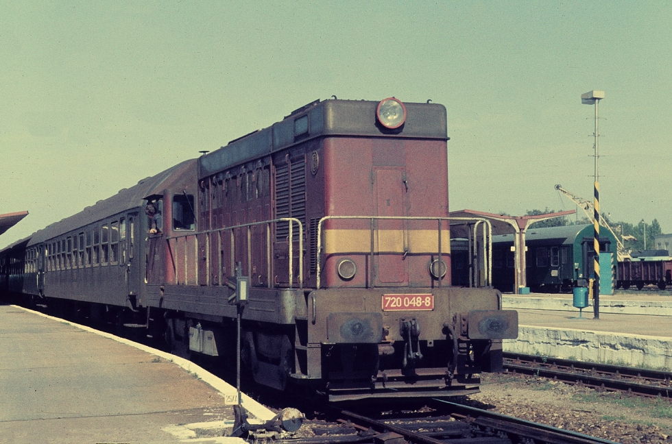 720 048-8