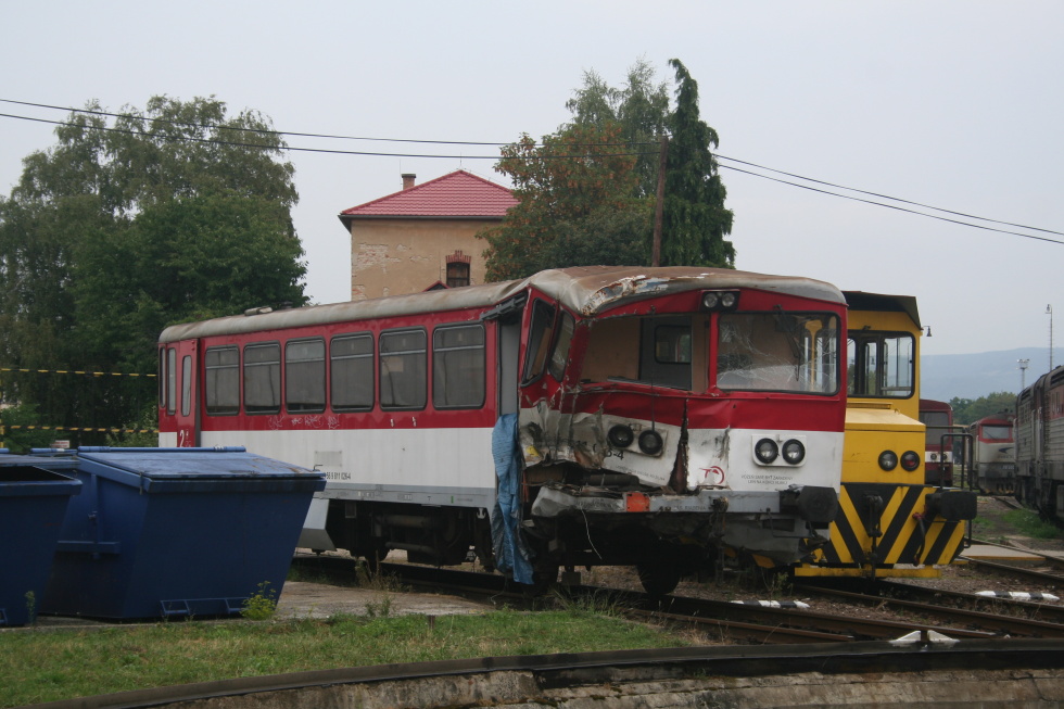 811 026-8