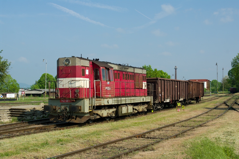 742 081-3