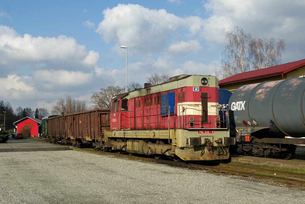 742 332-0
