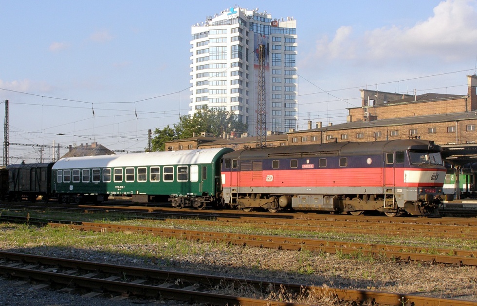 749 121-0
