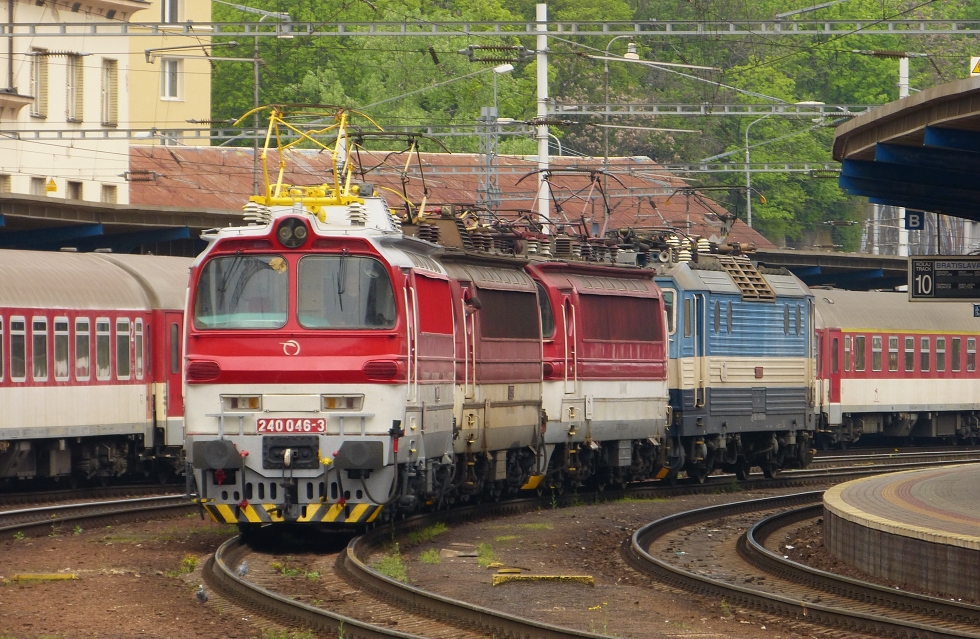 240 046-3