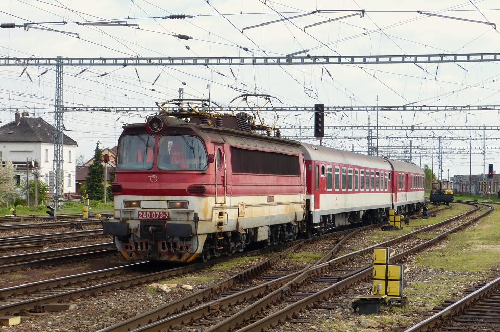 240 073-7