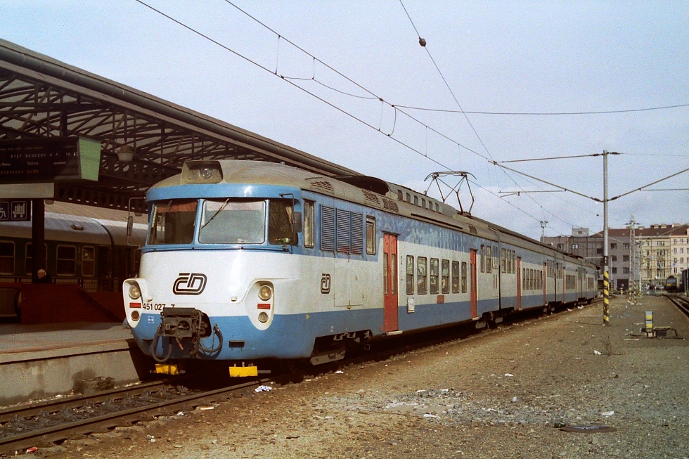 451 027-7