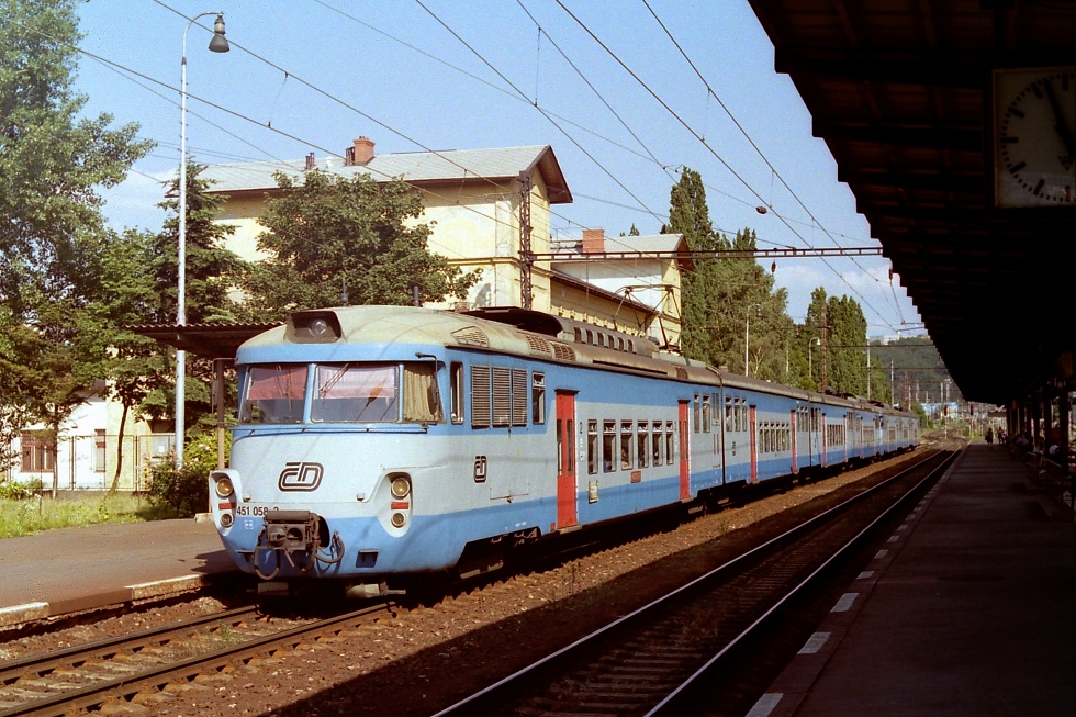 451 058-2