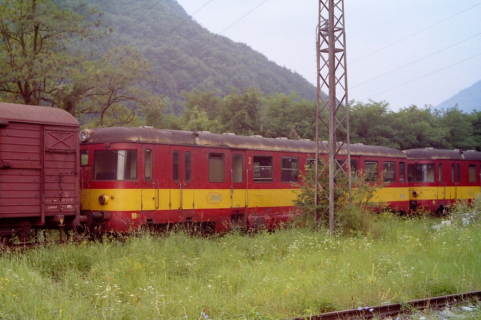 820 093-3