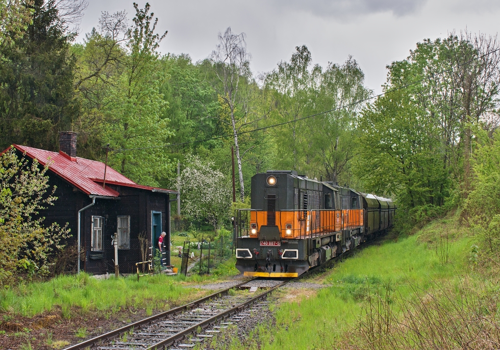740 887-5