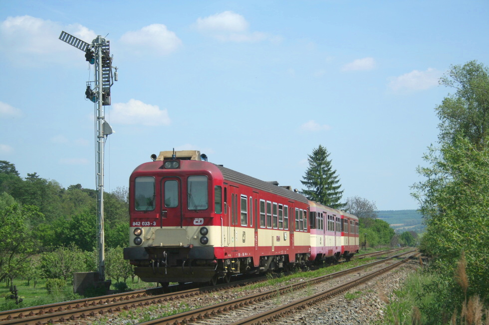 842 033-3