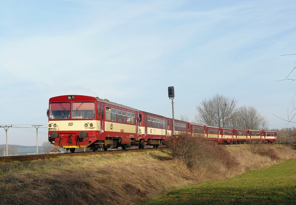 810 678-3