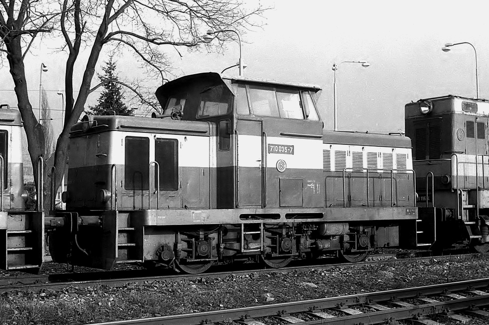 710 035-7