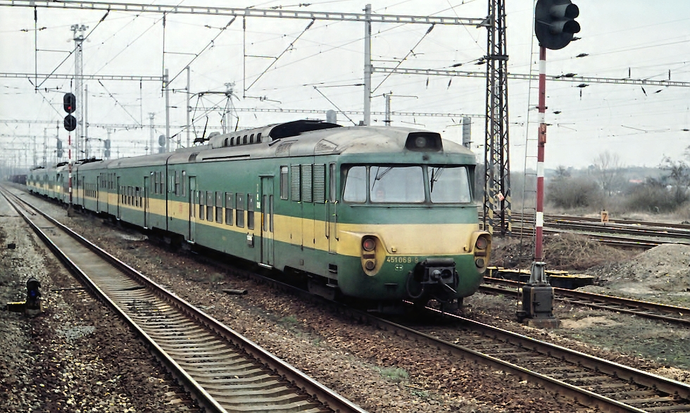 451 069-9