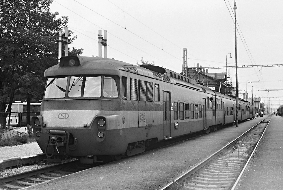451 031-9