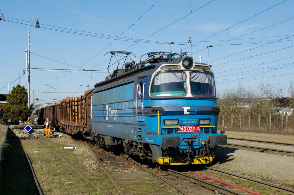 240 023-2