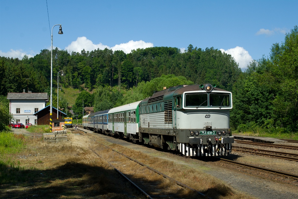 754 031-3