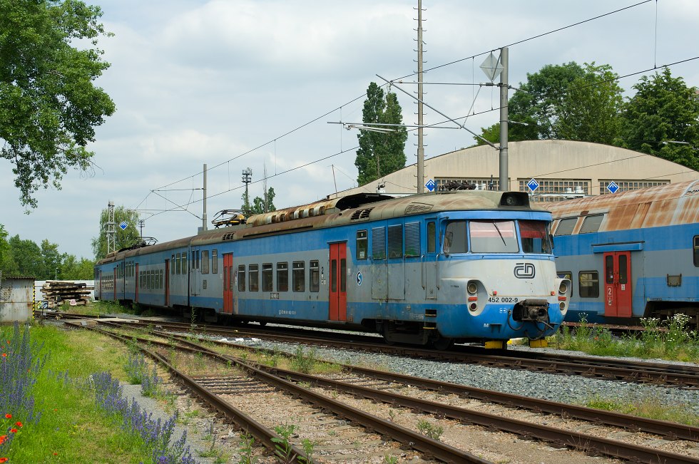 452 002-9